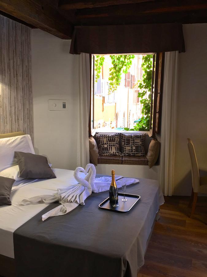 Do-Do Navona Suites Rome Bilik gambar